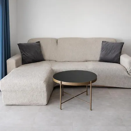 Designer One-bedroom In Scenic