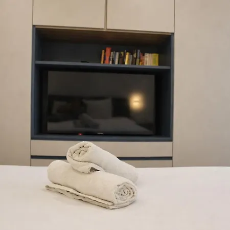 Designer One-bedroom In Scenic