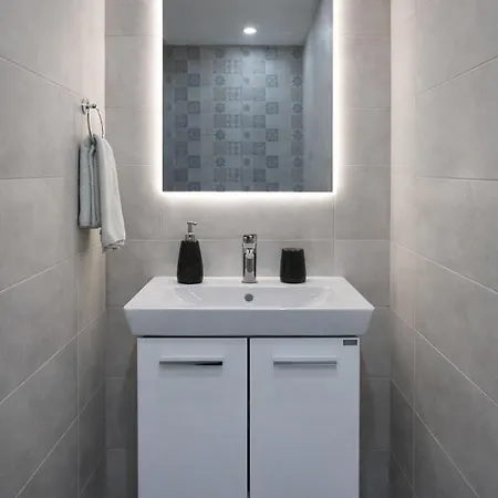 Designer One-bedroom In Scenic شقة