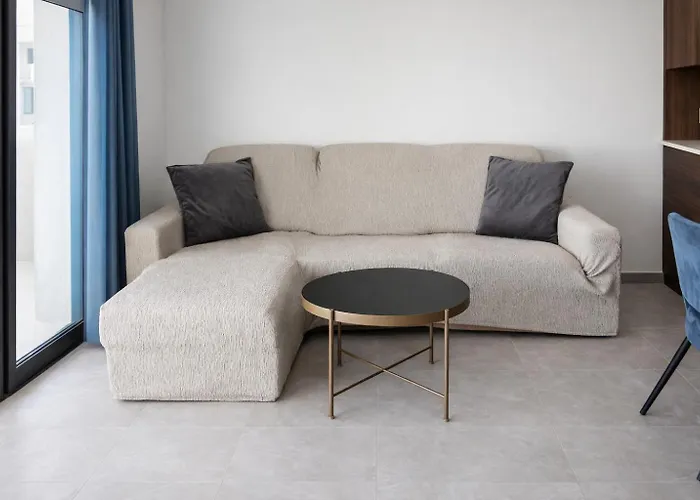 Designer One-bedroom In Scenic