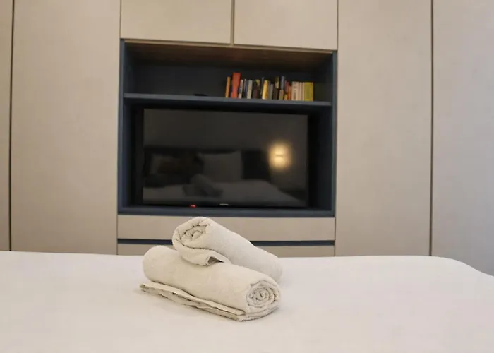 Designer One-bedroom In Scenic